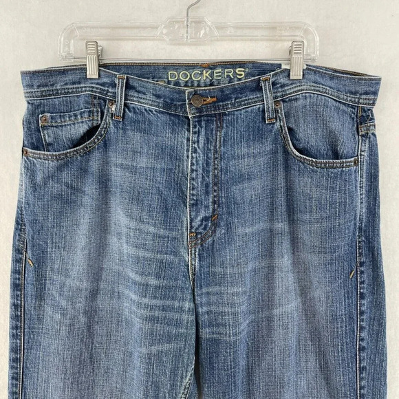 Dockers Jeans Men's 36x34 Blue Medium WashDenim Classic Fit Straight Leg  Button - Picture 6 of 10